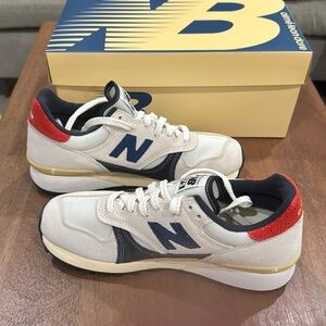 ALD x New Balance 475, never worn, size 6.5 Men (8 Women)